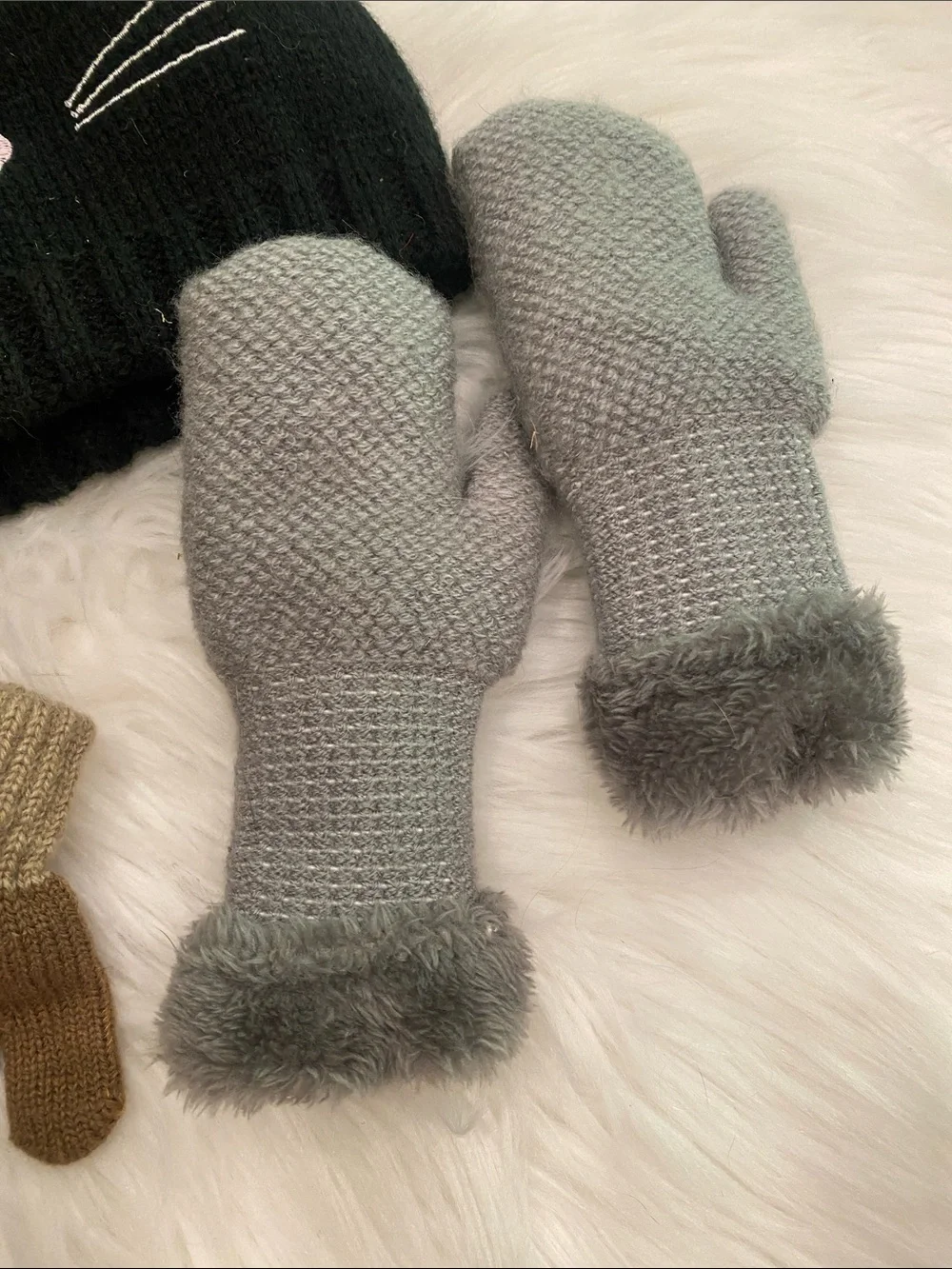 Toddler Black Cat Beanie with Gray and Brown Mittens Set